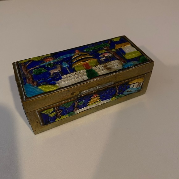 Vintage Chinese Cloisonne Enamel Brass Trinket Jewelry Pill Box Pagoda - Picture 1 of 7